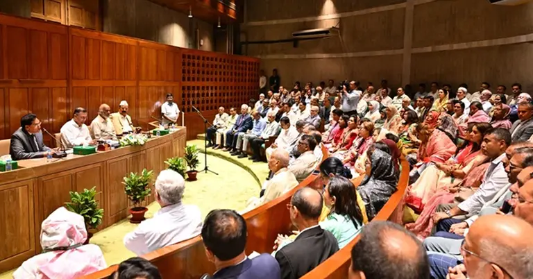 প্রধানমন্ত্রীর সভাপতিত্বে সরকারদলীয় এমপিদের বৈঠক